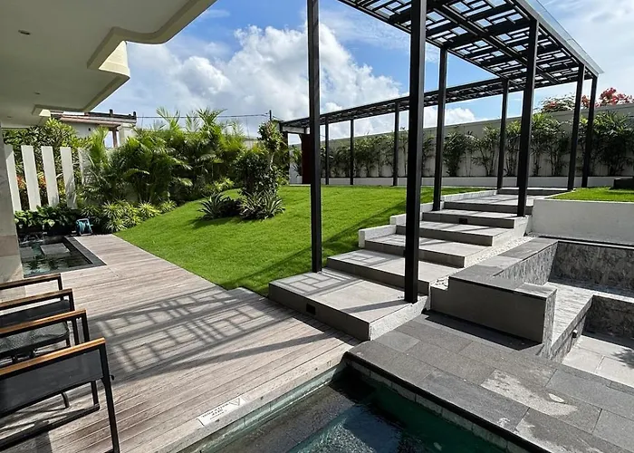 Mayang Ungasan, Bali * أُلُواتو
