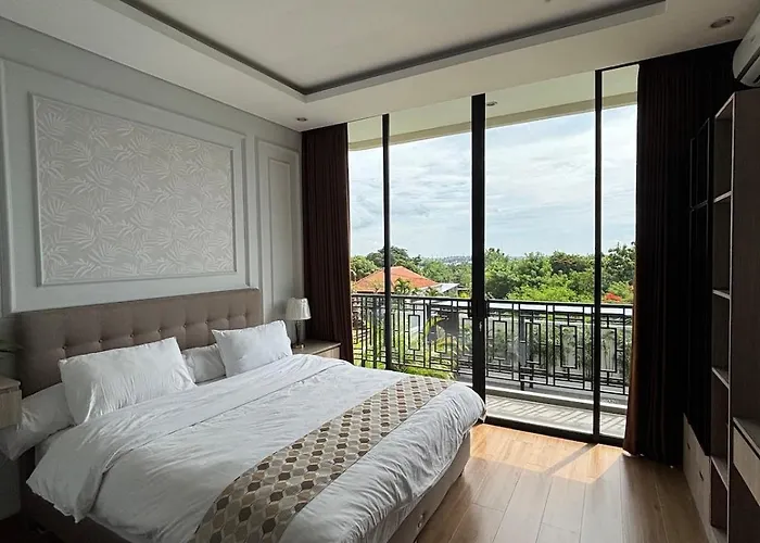 Mayang Ungasan, Bali * أُلُواتو